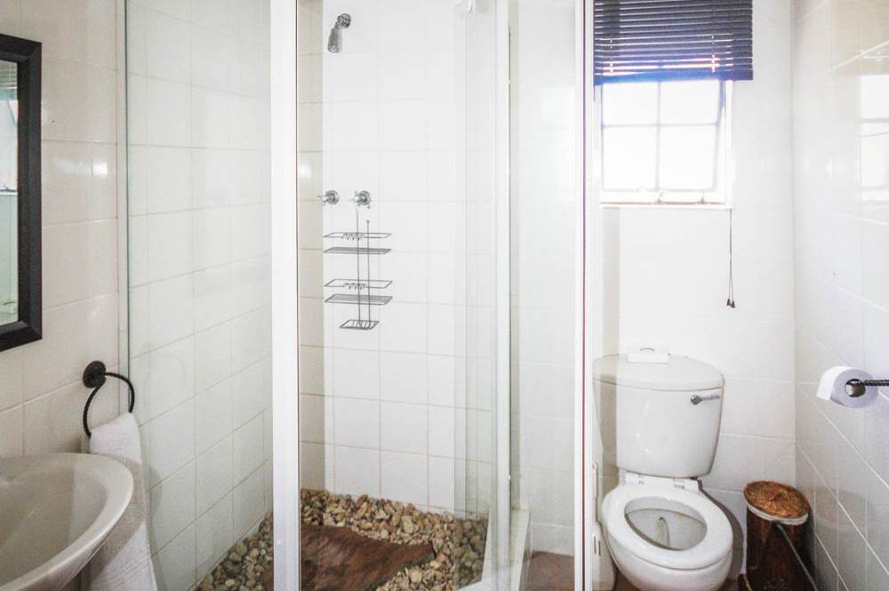 Khoisan Cottage Bathroom, Ganora Guestfarm, Nieu Bethesda